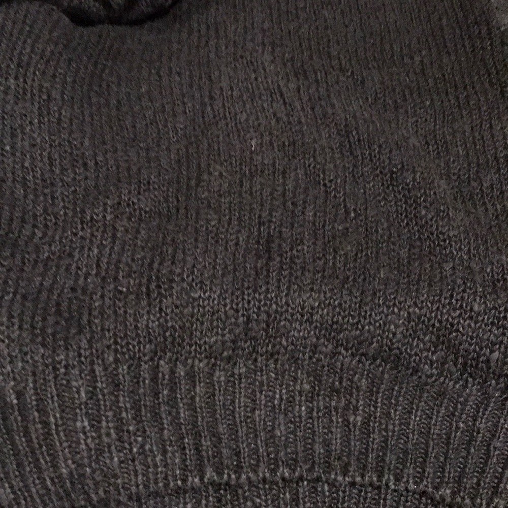 2 sweaters - Picture 6 of 10
